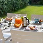 Orablu Executive Aparthotel 4*